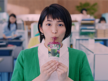 グリーンスムージー「チェアラインダンス」篇