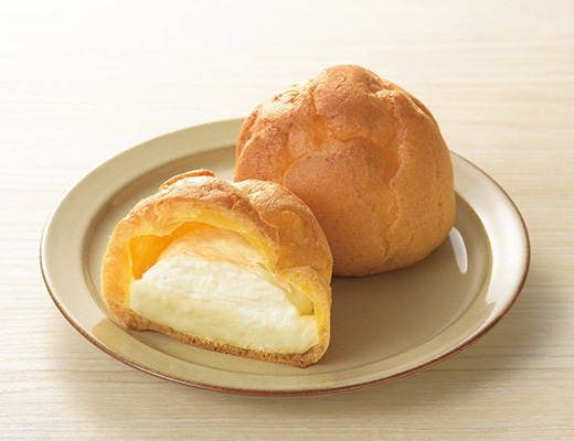 豚旨うま屋監修　杏仁風味ホイップツインシュー