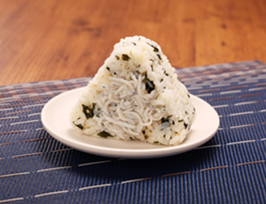 しらすおにぎり(しそわかめ)