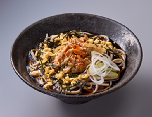 なぜ蕎麦にラー油を入れるのか。監修　ラー油肉そば