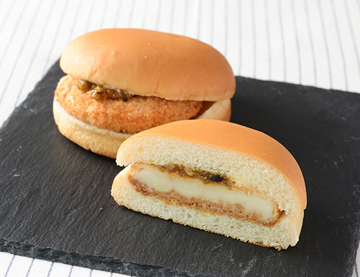 グラタンコロッケバーガー（カレーソース）