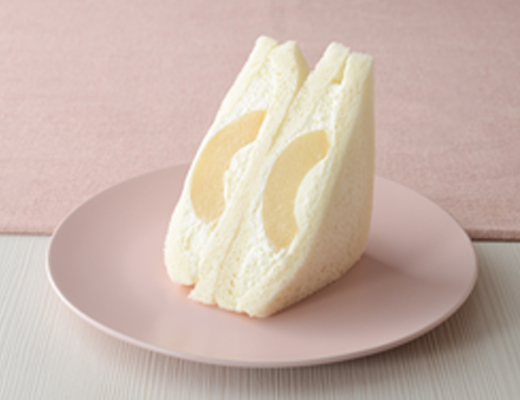 1/2個分の白桃＆ホイップサンド