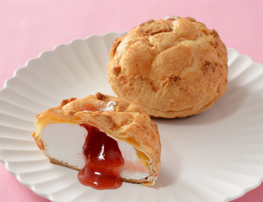 すももシュー(南アルプス市産すもものジャム&ヨーグルト風味ホイップ)