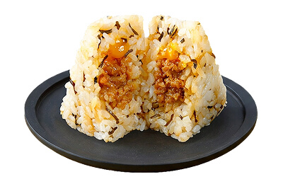 塩こんぶごはん 牛そぼろと卵黄