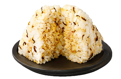 大きなおにぎり　塩こんぶごはんとツナマヨネーズ