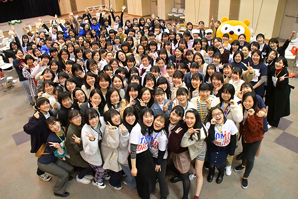 TOMODACHI女子高校生キャリアメンタリングプログラムの集合写真(2)