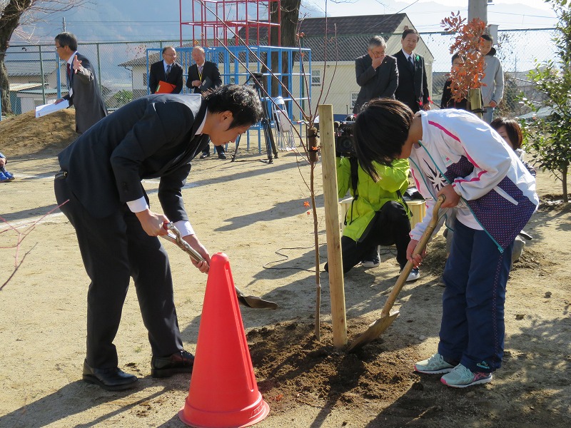 山梨県山梨市立笛川小学校