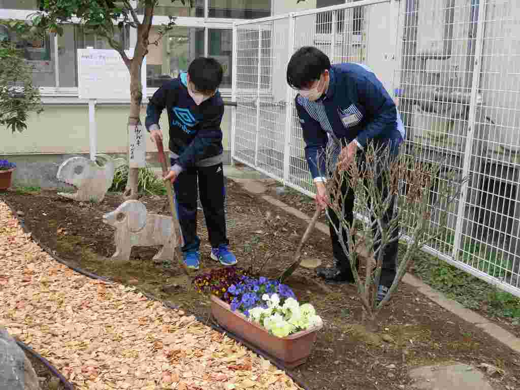 山梨県山梨市立加納岩小学校