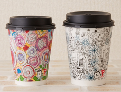 佐賀県の福祉施設PICFA(ピクファ)に在籍するアーティストが描いたデザインを採用したMACHI caféのカップ