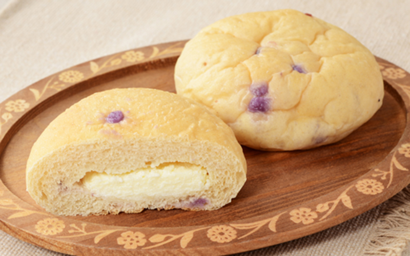 画像 もちもちとしたパン チーズクリーム&ダブルベリー 2個入