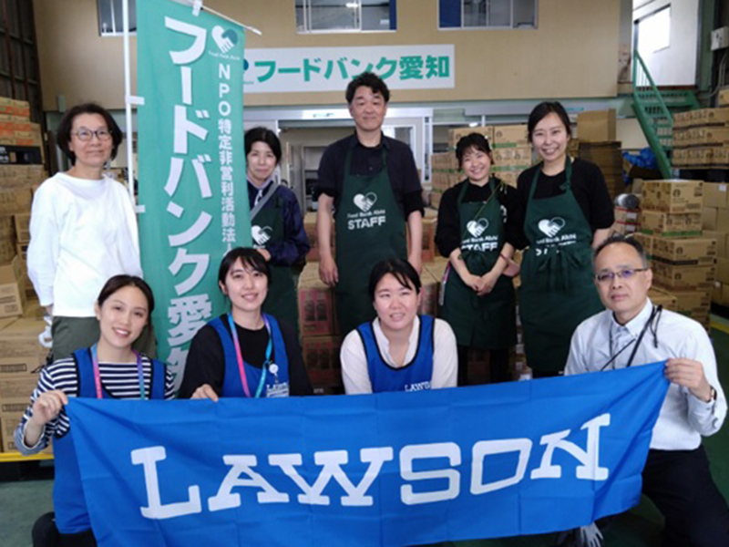 画像 NPO法人フードバンク愛知での仕分け作業