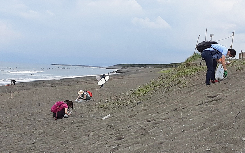 汐見台海岸での清掃ボランティア活動（2）