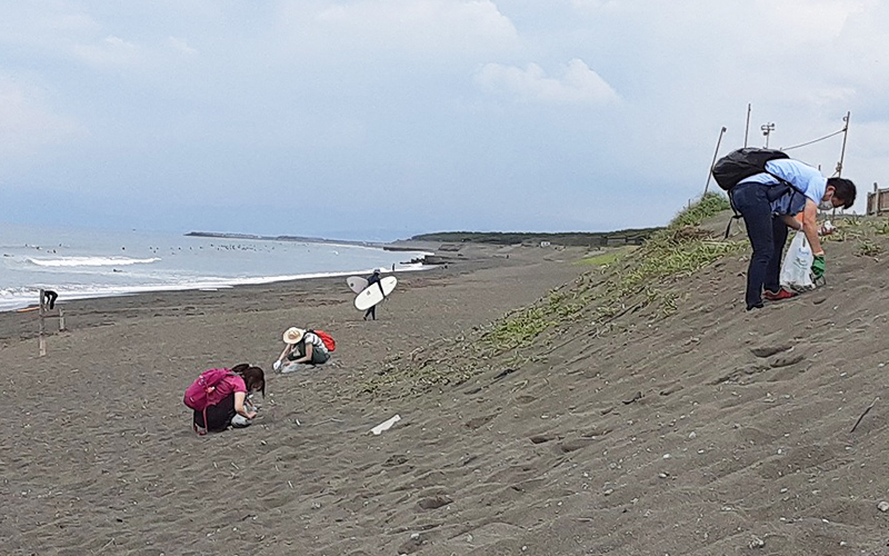 汐見台海岸での清掃ボランティア活動(2)