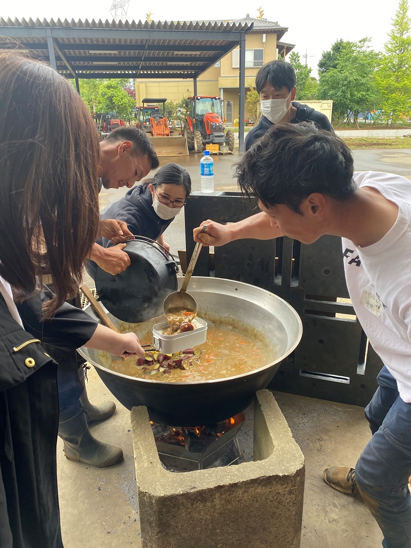ファーム野菜を使ったさつまいもカレーと、メスティンで炊いたお米でランチ①