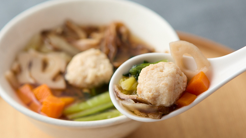 食物繊維が摂れる　鶏つくねと根菜の和風ス―プ