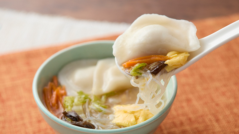 たんぱく質が摂れる　もちもち餃子中華スープ～春雨入り～