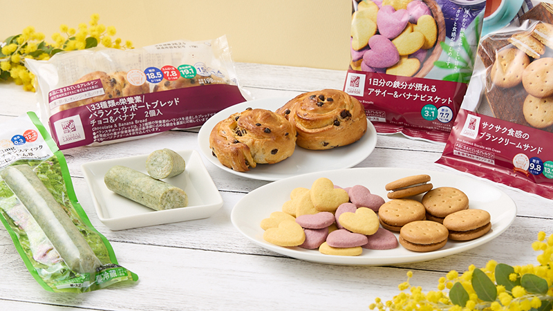 ローソン　1日分の鉄分が摂れる　アサイー＆バナナビスケット、サクサク食感のブランクリームサンド、鉄分1.3㎎サラダチキンスティック　枝豆とほうれん草、バランスサポートブレッド　チョコ＆バナナ　2個入り。