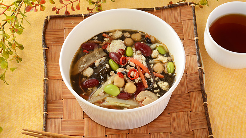 3種豆と炒り豆腐の黒ごま麻辣スープ