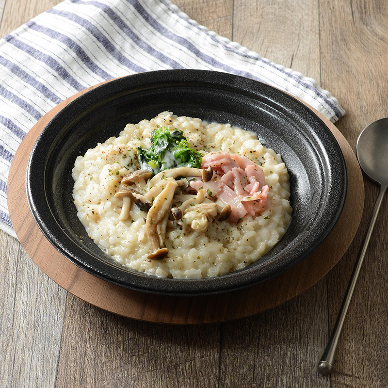 トリュフ仕立てのチーズリゾット(もち麦入りご飯)