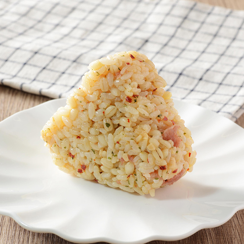 ペペロンチーノ風もち麦入りおにぎり