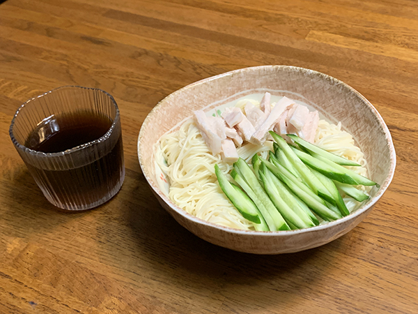 「サラダチキンの梅つゆそうめん」完成