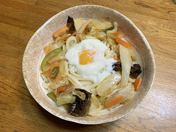 「野菜たっぷり 汁なし月見うどん」完成