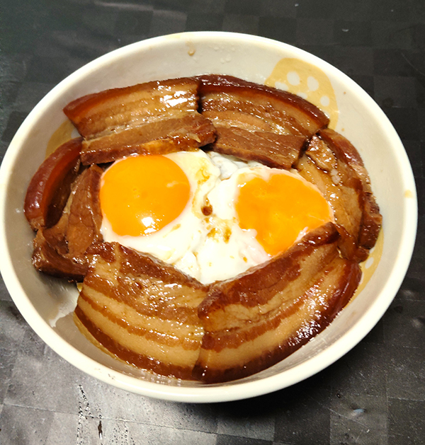味付三枚肉の玉子丼　完成