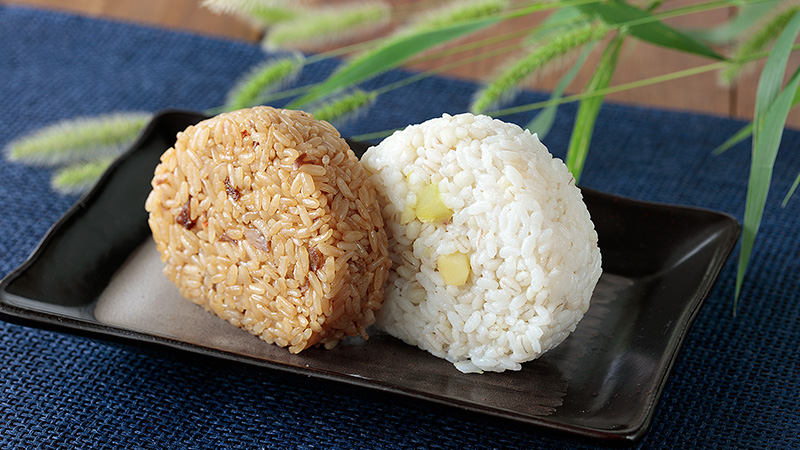 もち麦入おにぎり芋栗ご飯 / 舞茸おこわおにぎり