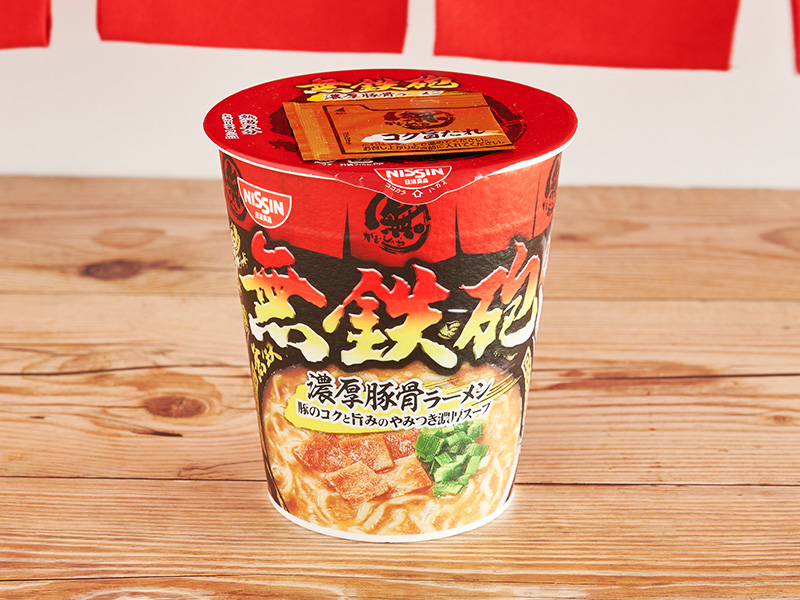 日清食品　無鉄砲　濃厚豚骨ラーメン