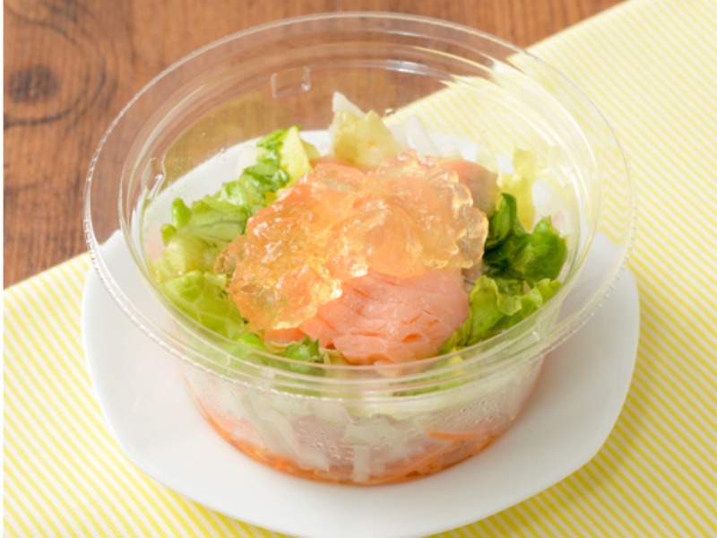 レモンジュレで食べる　サーモンのカルパッチョ