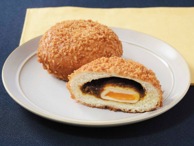 とろ～り月見カレーパン
