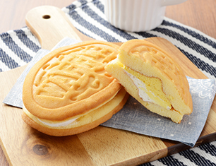 ふんわりワッフル(カスタード&ホイップ)