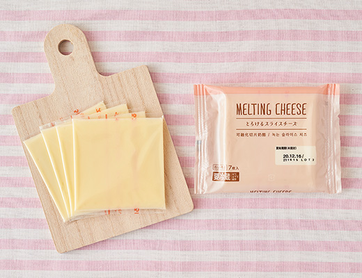 とろけるスライスチーズ 105g