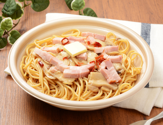 エリンギとベーコンのバター醤油パスタ