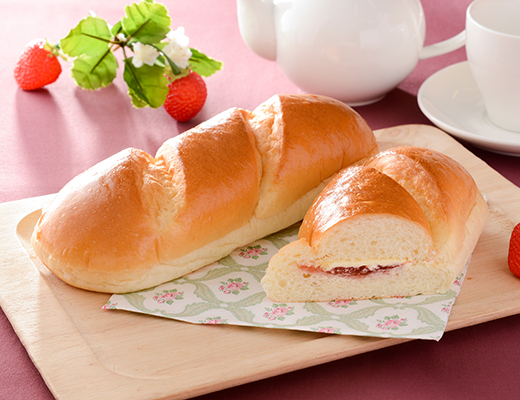 ふわっとしたコッペ いちごジャム&マーガリン