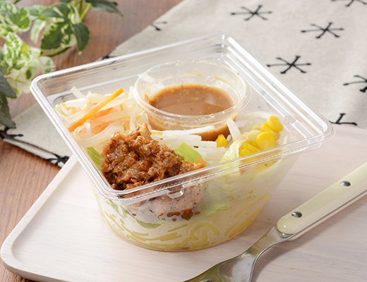 味噌ラーメン風こんにゃく麺サラダ