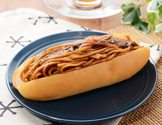 濃い味ソースのジューシー焼きそばパン ローソン公式サイト
