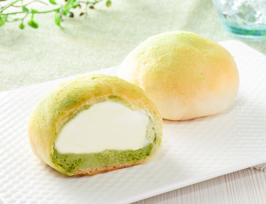 お抹茶もちもちもち食感ロール お抹茶わらび餅 京都府産宇治抹茶使用 ローソン公式サイト お抹茶もちもちもち食感ロール お抹茶わらび餅 京都府産宇治抹茶使用 ローソン公式サイト
