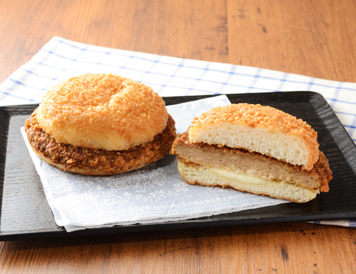 はみでるバーガーメンチカツ　ソース＆からしマヨ