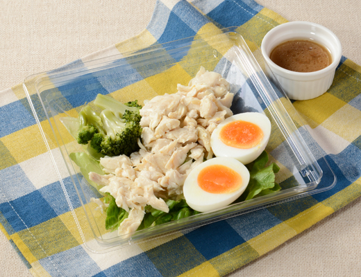 たんぱく質が摂れる　蒸し鶏と玉子のサラダ