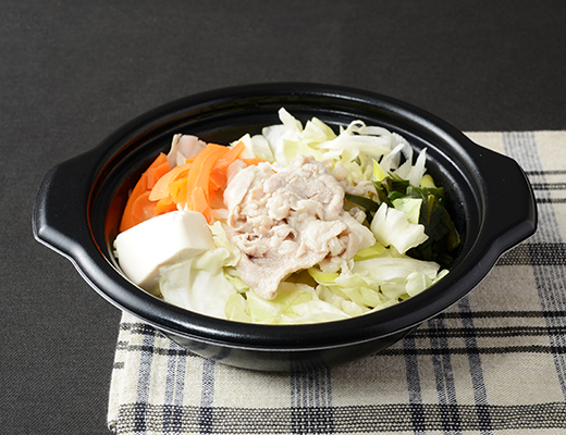 1/2日分の野菜が摂れる　とんこつ醤油鍋