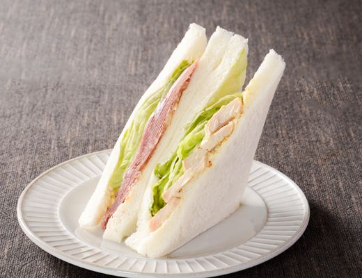 レタスと楽しむローストビーフとローストチキン