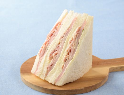 盛りすぎ！ハムサンド