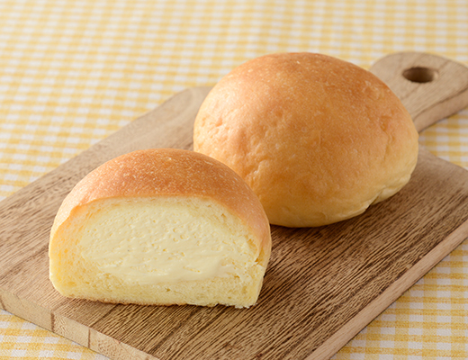 クリームたっぷり！　ふわもち冷やしクリームパン　カスタードホイップ