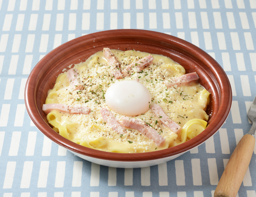 ソースたっぷり生パスタ　カルボナーラ
