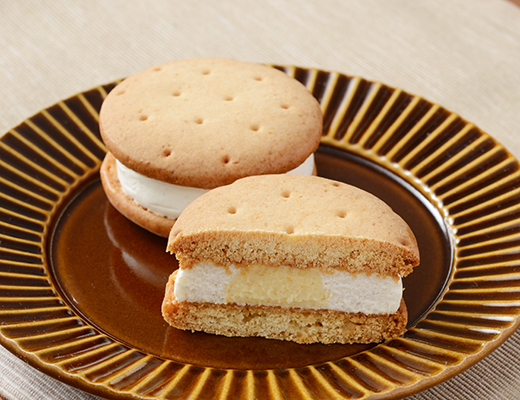 しっとりビスケットサンド レアチーズ