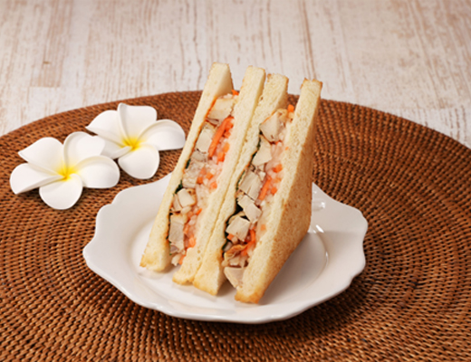 野菜たっぷり！ベトナム風サンド鶏焼肉