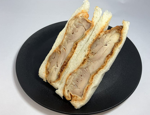 辛！辛！唐揚げサンド