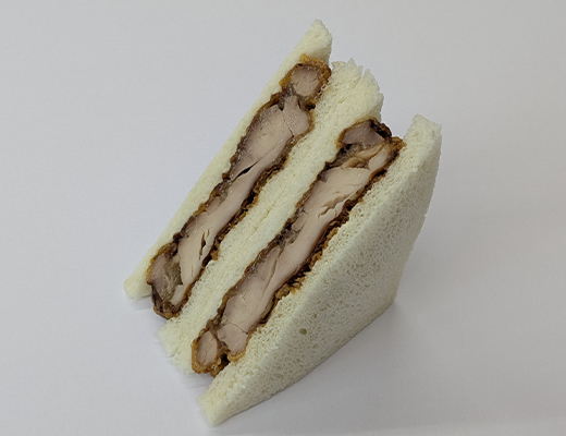 鶏唐揚げサンド（会津天宝八百匁みそ使用）