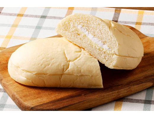 牛乳仕込みの白いコッペパン（ミルククリーム＆ホイップ）